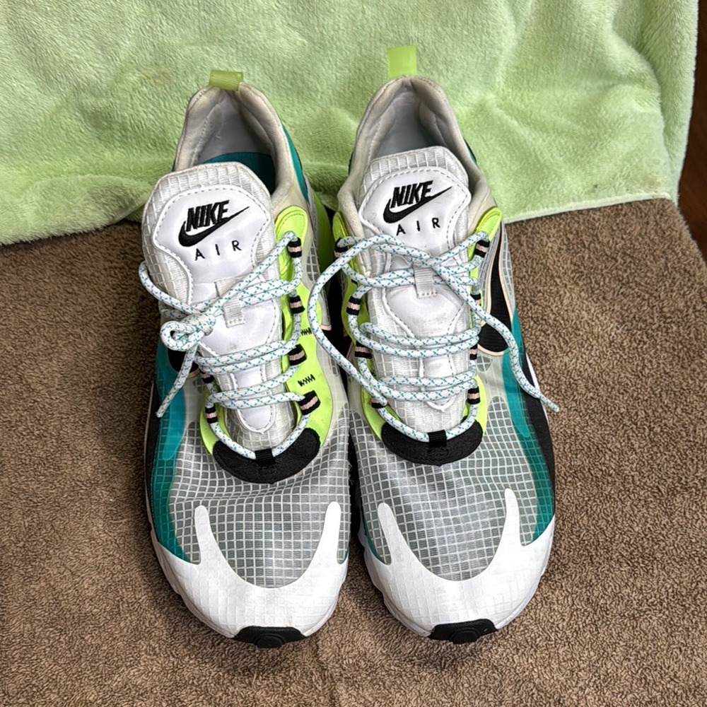 Nike Air Max 270 React SE Oracle 2020- White, Green, and Black Size 10